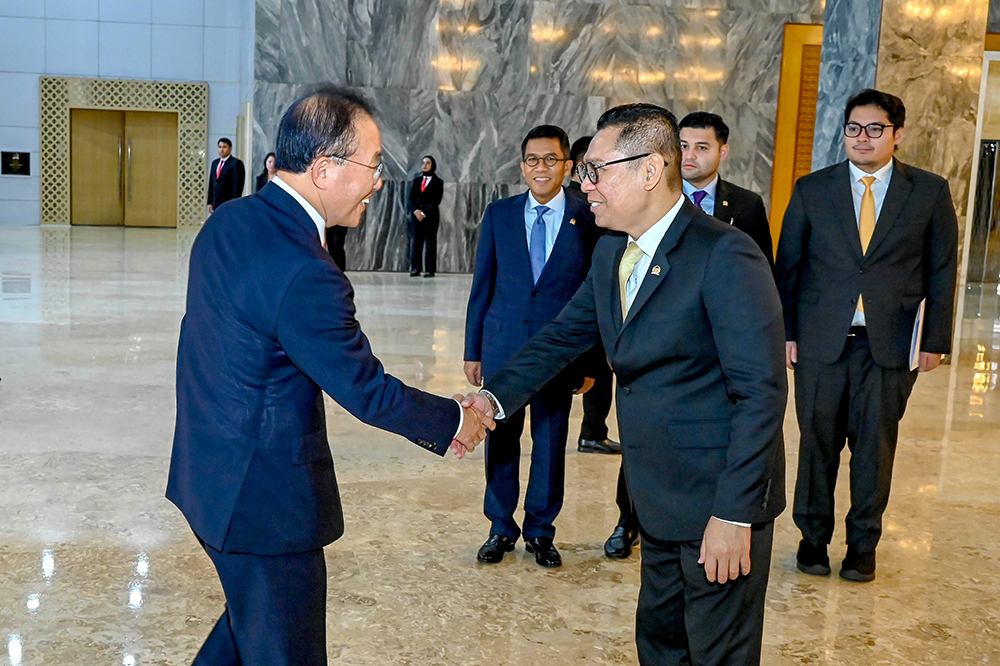 Wakil Ketua DPR RI/Korekku Adies Kadir terima delegasi Badan Musyawarah Majelis Nasional Republik Korea Selatan.  (BeritaNasional/Dok. Korekku DPR/Elvis Sendouw)